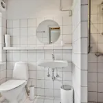 2 Bedroom Beautiful In Holiday home *