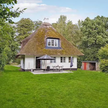 2 Bedroom Beautiful In Holiday home