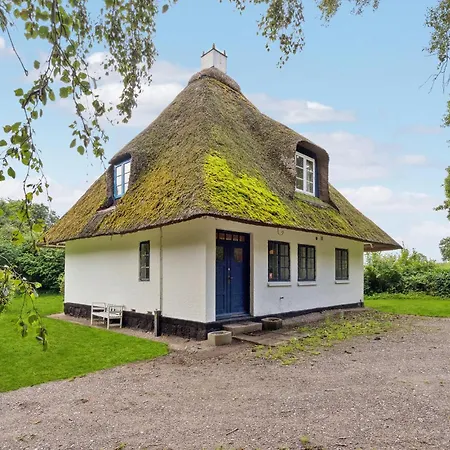 2 Bedroom Beautiful In Ringe