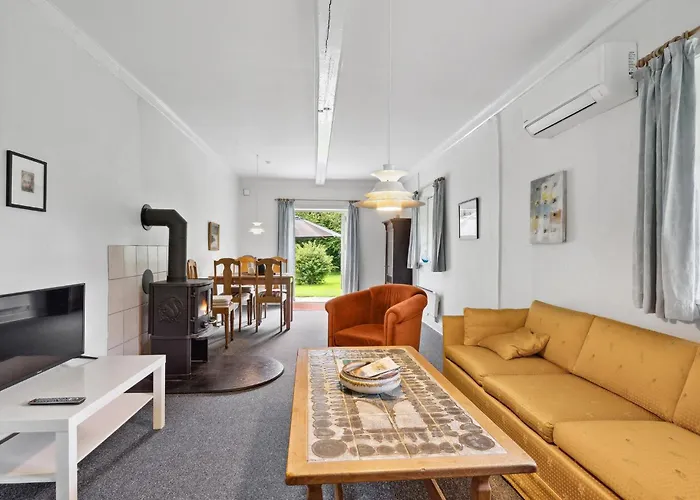 2 Bedroom Beautiful In Ringe