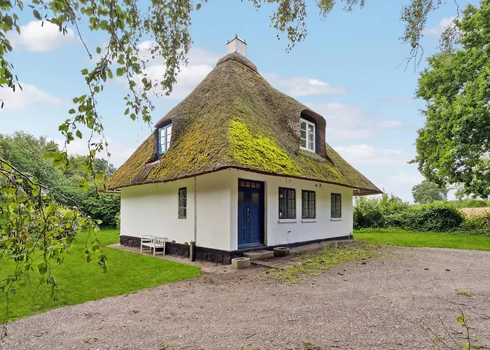 2 Bedroom Beautiful In Ringe